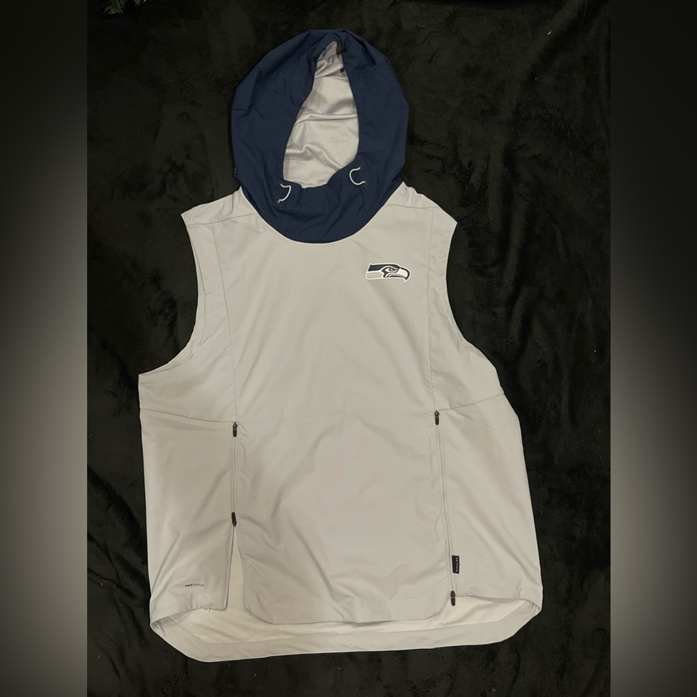 Practice & Game Worn Seahawks XL Warmup Sleeveless Jacket Water Resistant 6/8